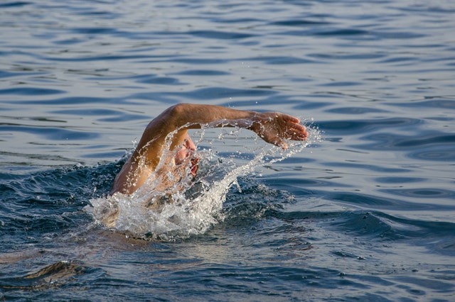 Handige tips om snel te leren zwemmen als volwassene